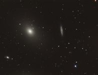 M86 und NGC 4402.