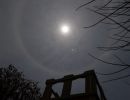 Mond Halo mit Burgturm